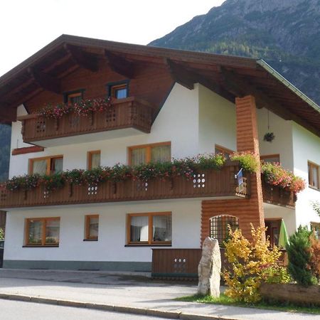 Haus Sonnenschein Apartman Holzgau Kültér fotó