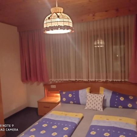 Haus Sonnenschein Apartman Holzgau Kültér fotó